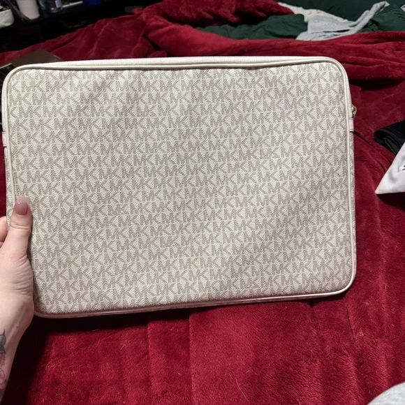 Michael Kors laptop sleeve - Picture 2 of 3